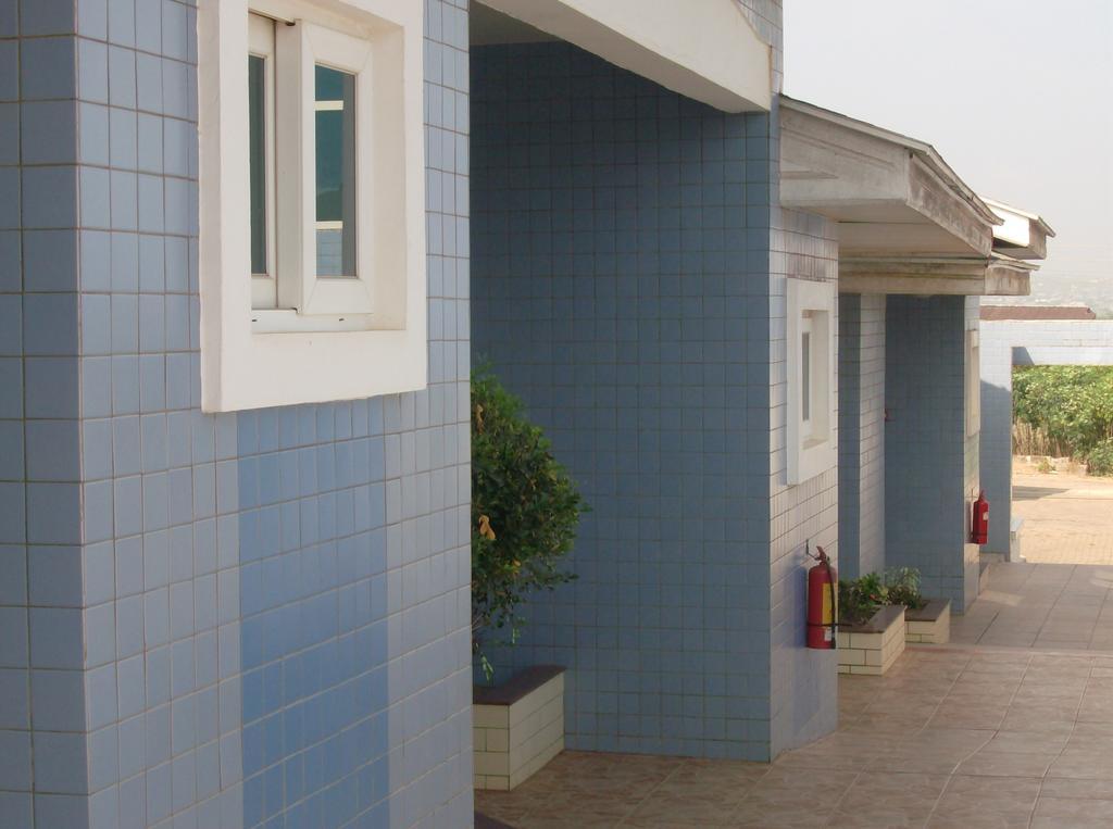 De Holiday Beach Hotel Kokrobite Exteriör bild
